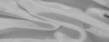 Yumuşak kıvrımlı beyaz kumaş bulanıklığı hafif ve havadar bir görünüm yaratıyor. Monokrom, minimalist tasarım, arka plan veya kumaş kavramları için idealdir..