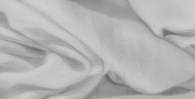 Yumuşak kıvrımlı beyaz kumaş bulanıklığı hafif ve havadar bir görünüm yaratıyor. Monokrom, minimalist tasarım, arka plan veya kumaş kavramları için idealdir..