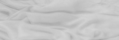 Bu beyaz kumaşın ince kıvrımları hafif dalgalarla yumuşak ve havadar bir görünüm yaratıyor. Basitlik ve zarafeti vurguluyor. Temiz, tek renkli dokusu minimalist tasarımlar için idealdir..