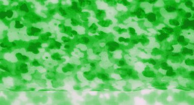 Parlak yeşil kumaşlı bulanık, dağınık, bulut benzeri bir desen. Yumuşak kıvrımlar kumaşın derinliğini vurgular, dingin ve dingin bir ortam verir, yemyeşil bir ormanı hatırlatır..