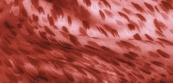 Görüntü, soyut bir tasarımı olan kırmızı kumaş ve yumuşak, akıcı bir dokusu var. Göz alıcı bir görsel etki yaratıyor. Lüks dekorasyon ya da şık tekstil uygulamaları için mükemmel..