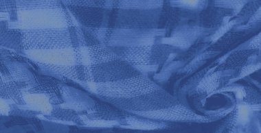 Örülmüş desenli, bulanık mavi tekstil görüntüsü. Karmaşık dokular ve yumuşak kıvrımlar var. Kumaş yüzey boyunca yumuşak gölgeli bir etki yaratıyor..
