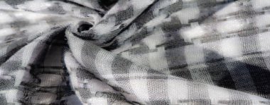 İnce dokuma desenli ve yumuşak kıvrımlı bulanık gri pullu kumaş. Doku ve karmaşık detaylar, gölgeler derinlik ve karmaşıklık eklerken zarif bir görünüm sağlıyor.