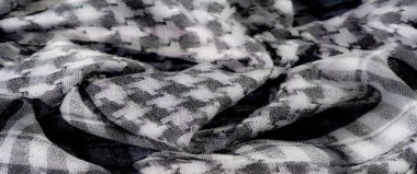 Soyut dokuma desenli ve örgü kaplamalı bulanık gri pullu kumaş, yüksek çözünürlüklü, yakın çekim görünümlü ince kıvrımlar ve karmaşık dokular..