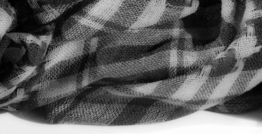 Gri tonda örülmüş bir kumaşın bulanıklığı. Detaylı siyah ve beyaz kareli desenleri var. Dokulu yüzey ve karmaşık tasarımlar zamansız bir zarafet yaratır.,