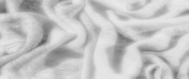 Bulanık beyaz kumaş ince dokular ve kıvrımlarla yumuşak ve akışkan bir görünüm sağlar. Tekstil ve dekor fotoğrafçılığında sakin ve sakin bir ortam için mükemmeldir.