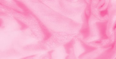 Yumuşak, akışkan pembe kumaşlı, narin kıvrımlı ve sakin bir dokusu var. Işık, pastel pembe renk kumaşın zarafetini ve yumuşaklığını arttırır..
