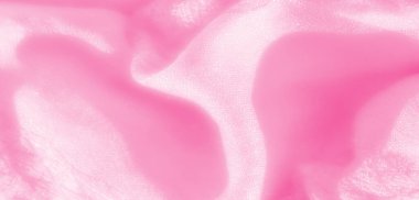 Yumuşak kıvrımları ve kıvrımları olan bulanık pembe kumaş, arka planlar için idealdir. Yumuşak dokusu ve ince ışık oyunu rahat ve kadınsı bir ortam yaratır.