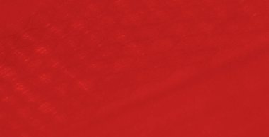 Koyu kırmızı kumaş, kıvrımlar ve dokumada karmaşık detaylar. Bu yakın çekim kumaşın zengin, pürüzsüz dokusunu, sıcaklığını ve zarafetini yansıtır.