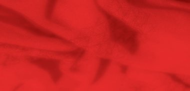 Bulanık kırmızı kumaş, yumuşak kıvrımlar ve hafif bir parıltı. Gölgeler derinlik ekler ve zarif, rahat bir ortam yaratır. Bu canlı tekstil dokusunu geliştirir..