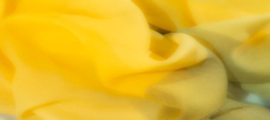 Bulanık - Bu sarı kumaş ışığı yakalayan yumuşak bir dokuyla pürüzsüz, nazik dalgalar halinde akar. Sıcak ses tonları yaratıcı arka planlar için mükemmel bir seçim..