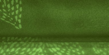 Yumuşak yeşilde bulanık kumaş, organik yumuşaklık ve zarafet getiren katmanlı yapraklı desen. Kumaşın kıvrımları tasarıma yumuşak, akıcı bir estetik katıyor.