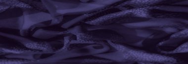 Hassas dönen tasarımları olan zengin donanma kumaşı, derinlik ve hareket duygusunu geliştiren ince bir doku sunuyor, lüks temalı görseller için mükemmel.