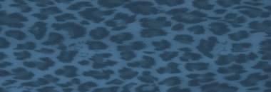 Tarafsız tonlarda ve çok yönlü ve şık bir tasarım için katmanlı katmanlı katmanlı kumaşlarla püsküllü ve örgülü kumaşlar..