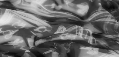 Bulanık, akmakta olan gri tonlu kumaş. Karmaşık çiçek detayları, yumuşak dokular ve hassas desenler. Bu da ruhani ve minimalist bir tasarım atmosferi çağrıştırıyor..