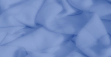 Zıt gölgeli çizgilerle dolu zengin mavi kumaş girdapları tasarım, tekstil sanatı veya estetik uygulamalar için uygun karmaşık, dokulu desenler oluşturuyor..