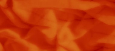 Yumuşak kıvrımlı bulanık turuncu kumaş ve zayıf çizgiler geometrik bir ızgara oluşturuyor. Doku, ışık ve gölgenin ince bir etkileşimini yaratır ve tasarıma derinlik katar..