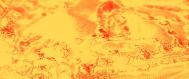 Bulanık, dairesel bir dizide kırmızı desenlerle dokulu sarı kumaşı vurgular, dinamik ve parıldayan bir sanatsal tasarım yaratır.