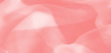 Işıl ışıl parlayan parlak ışıkları ve hassas katmanları olan bulanık odaklı pembe kumaş, sıcaklığı çağrıştırıyor ve sanatsal ve tekstil için ideal ruhani bir kalite..