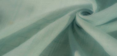 Nane rengi kumaş bulanık ince kareli ızgaralar ve akan kıvrımlar yayılmış ışıklandırmada modern bir estetik gösteriyor..