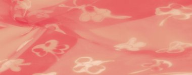 Saf mercan pembe kumaş ve zarif çiçek desenleri. Yumuşak kıvrımlar ve hafif oyunlar karmaşık ve sanatsal bir görünüm yaratıyor, tasarım için mükemmel..