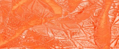 Karmaşık dokuma desenleri olan bulanık turuncu kumaş, parlak dokular ve sıvı kıvrımlar sergiliyor.