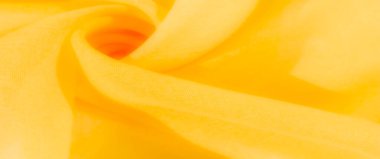 Yumuşak, sarı bir kumaşın bulanık kıvrımları pürüzsüz ve nazik bir görünüm yaratıyor. Bu canlı sarı tekstil sıcaklık ve zarafet sunuyor, arka plan kullanımı için mükemmel..
