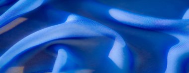 Parlak mavi kumaşın bulanık kıvrımları ve canlı bir son modern ve minimalist temalar için çarpıcı bir tasarım oluşturuyor..