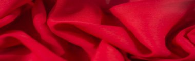 Pürüzsüz bir dokusu ve yumuşak kıvrımları olan canlı kırmızı kumaş bulanıklığı dinamik ve zarif bir kompozisyon oluşturuyor. Özgeçmiş, tekstil tasarımı ve yaratıcı projeler için mükemmel..