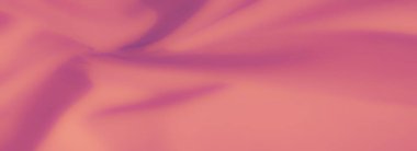 Pembe ve şeftali rengi karışımı pürüzsüz, katlanmış kumaş üzerinde bulanık bir etki. Lüks ve narin hissettiren yumuşak bir doku yaratıyor. Arkaplan ve tasarım için mükemmel.