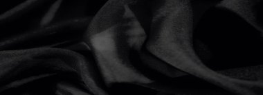 Süzülen siyah kumaşın pürüzsüz dokusu, kusursuz bir mat bitiş ile, çok yönlü tasarım projeleri için zamansız bir lüks ve sofistike hissi uyandırır..