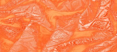 Bulanık Bu resim parlak turuncu bir kumaşa sahip soyut şekillere ve dokulara sahip, ışık yansımalarıyla vurgulanmış. Kompozisyon kumaşın pürüzsüz, akışkan dokusunu vurguluyor.