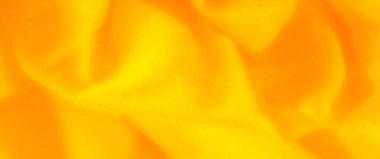 Yumuşak, pürüzsüz kıvrımları olan bulanık sarı kumaş. Soyut tasarım, tasarım ya da dekorasyon için zarif ve yaratıcı bir atmosfer sunarak parıldayan bir sıcaklık yayar..