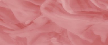 Görüntü - Açık pembe saten kumaş yakın plan, parlak bir yüzey sergiliyor ve zarafet saçan kıvrımlar akıyor. Yumuşak doku, dokunun narin görünümünü güçlendirir..