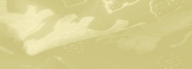 Bulanık sarı kumaş ince kalp ve çiçek desenleri, akış dokuları tekstil yaratıcılığı ve zarif arka planlar için mükemmel..