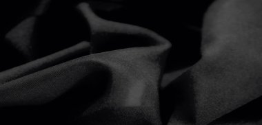 Yumuşak siyah kumaştan bulanık, ince dokulu, ışık ve gölgenin doğal bir oyununu gösteren, lüks ve sanatsal bir cazibe sunan.