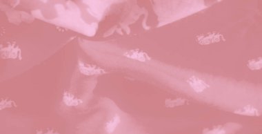 Zarif çiçek ve fil desenleri ile pembe kumaşın bulanık sanatsal temsili, zarif kıvrımlar ile vurgulanmış dokusu, cazibe ve karmaşıklık yayıyor..