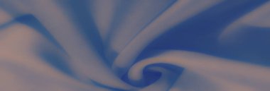 Yumuşak kıvrımlı ve ince gölgeli akan mavi kumaş bulanıklığı, sanatsal ve soyut kompozisyonlar için ideal barışçıl ve zarif bir doku yaratıyor..