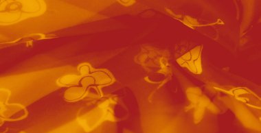 Zarif çiçek izleriyle güçlendirilmiş canlı sarı kumaş bulanıklığı. Artan kıvrımlar ve hafif dokular ışık saçar ve rüya gibi bir kalite yayar..