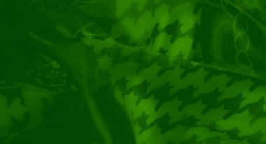 Görüntü - houndstooth ve zincir benzeri motiflerle zenginleştirilmiş, yumuşak, akıcı katmanlarla sergilenen yeşil bir kumaş. Sanatsal tasarım onun zarafetini ve modern karmaşıklığını vurgular..