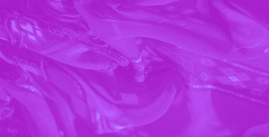 Görüntü. İnce geometrik detaylar içeren desenli mor kumaş ve canlı bir son, el işi, tasarım veya moda projeleri için mükemmel..