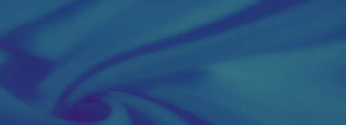 Zarif katları ve gölgeleri ile pürüzsüz mavi kumaş bulanık, soyut veya sanatsal amaçlar için sakin ve görsel olarak çekici bir zemin sağlar.