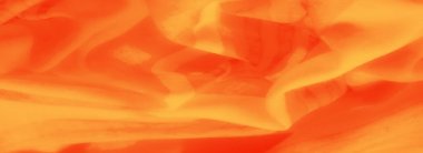 Pürüzsüz kıvrımları ve ipeksi bir dokusu olan canlı turuncu kumaş bulanıklığı parlak ve yumuşak bir görsel etki yaratıyor. Tasarım ve tekstil kavramları için mükemmel..