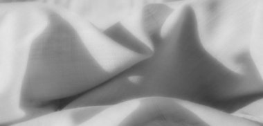 Üst üste binen kıvrımların ve gölgelerin zengin dokusunu gösteren bulanık gri pullu kumaş, çok yönlü yaratıcı projeler için zamansız ve sofistike bir tasarım unsuru yaratıyor.