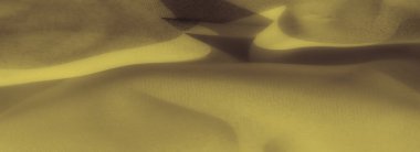 Bulanık efekt yumuşak, akışkan kıvrımları sarı kumaşa çevirir, pürüzsüz ve dalgalı dokusunu geliştirir. Kibar kıvrımlar soyut bir cazibeyle sakin, minimalist bir zemin oluşturur..