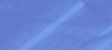 Görüntü, şeffaf mavi kumaş. Karmaşık kıvrımları ve hassas desenleri var. Işık etkileşimi derinlik ve zarafet ekler, rahatlatıcı ve rafine bir tasarım için mükemmeldir..