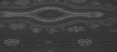 Karmaşık çiçekli ve geometrik desenli bulanık gri kumaş yumuşak desenli ve narin görünümlü, tekstil tasarımı veya yaratıcı arkaplan için ideal..