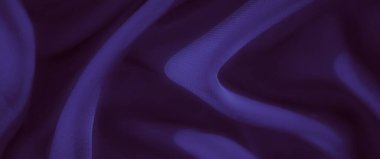 Yumuşak ışık ve gölgelerle güçlendirilerek zarif ve soyut bir tekstil arkaplan yaratmak için yumuşak mor kumaşlar ve yumuşak kıvrımlarla bulanık bir yakın plan..