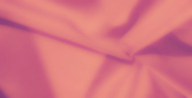 Pembe ve turuncunun sıcak tonlarında yumuşak kumaş üzerinde bulanık bir etki, pürüzsüz kıvrımlar ve zarafet ve sadelik saçan akışkan bir doku..