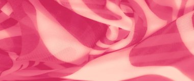 Dalgalanan çizgileri ve hassas dokuları olan pembe şifon kumaş bulanıklığı moda ve soyut kavramlar için hayali ve modern estetik bir ideal sunuyor..